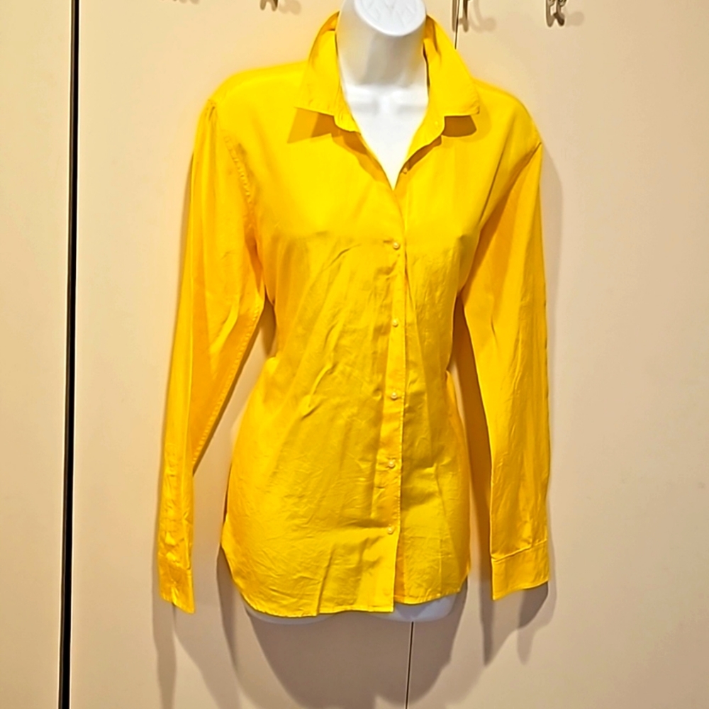 GAP BUTTON DOWN SHIRT Size M